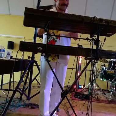 Cours de musique et chant à votre domicile ,et accord de piano