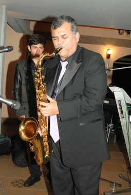 COLOMBIAN JAZZ  saxofonista de los hispanos  profesional