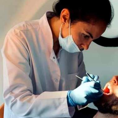 Ağız, Diş, Çene Cerrahisi ve İmplantoloji Uzmanı