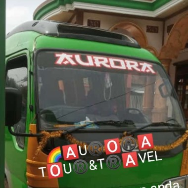 Aurora donat dan kue ulang tahun