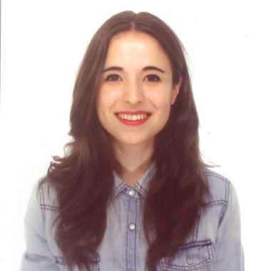 Professora de inglês, flauta transversal e teoria musical.