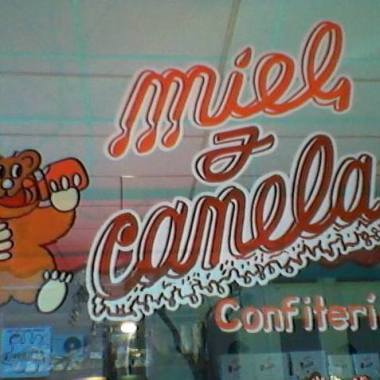 Miel y Canela 