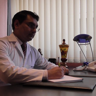 Dr. Luis Cadena Cirujano - Urólogo, Quito, Cirugía minimamente invasiva telef: 0998549654