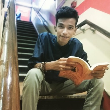 Profesional Lukman Hakim