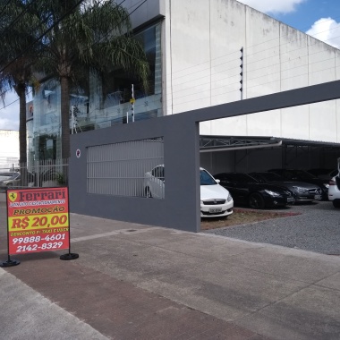 LAVA JATO E ESTACIONAMENTO FERRARI