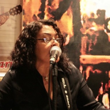 Kátia Maria (Voz e Violão ou Banda)