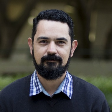 Jornalista freelancer, professor de escrita e literatura