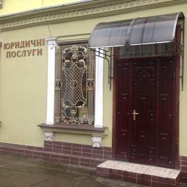 Адвокат, "Юридичні послуги"