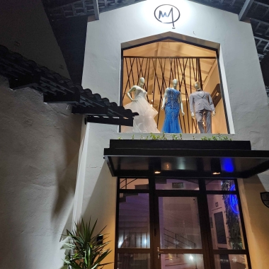 MAISON LE BLUE