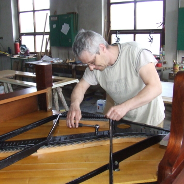 Pianokonserwator. Zbigniew Tkocz