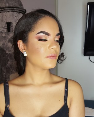 Smiling makeup studio