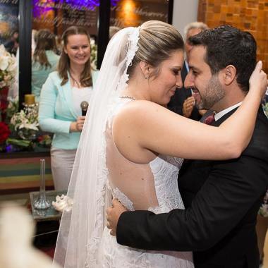 Gabi Leithold Celebrante e Mestre de Cerimônias
