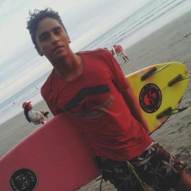 Axl Profesor de Surf y Natacion