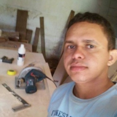 Marcos  carpinteiro e marceneiro