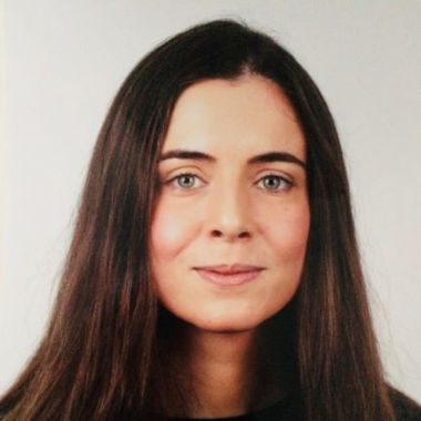 Mestre em Medicina Dentária e Pós-Graduada em Medicina e Patologia Oral pelo IUCS-N