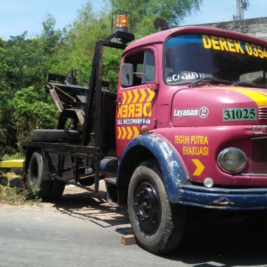 Derek mobil Kediri teguh putra