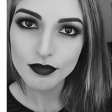 Make Up Artist