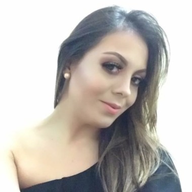 Make Up by Geovy Coello