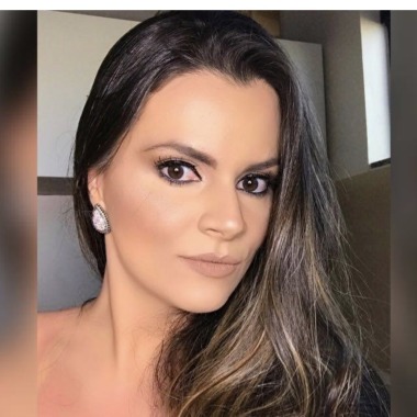 Andresa Albergoni Makeup