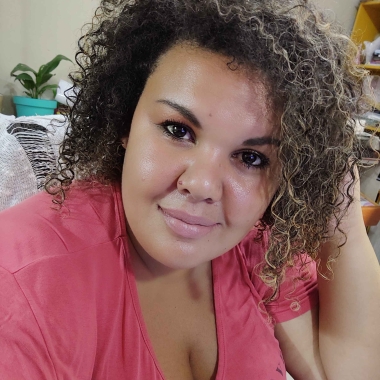 Michele Cássia, designer gráfica e social media