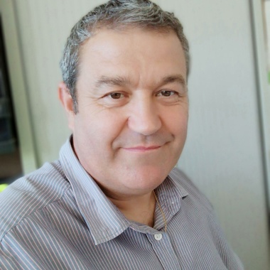 A vostra servici