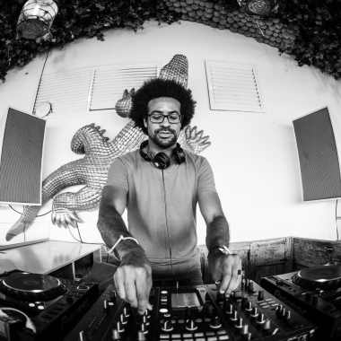 Mombo - DJ