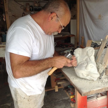 Sculpteur sur pierre et plâtre 
