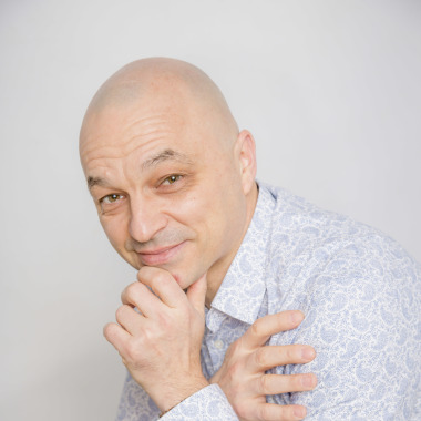 César