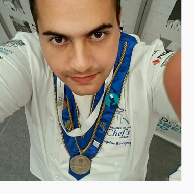 Καραγκιοζης Άγγελος