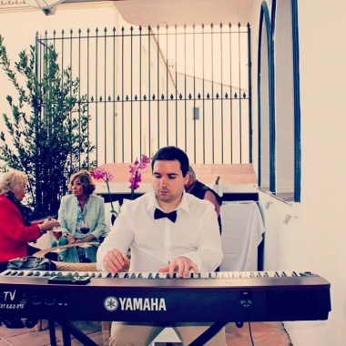 Julián Laguna - Clases de música y de piano