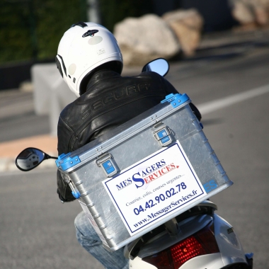 COURSIER a AIX MESSAGERS SERVICES