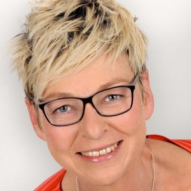 Ellen Weigand, multi-comm