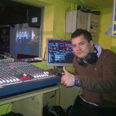 PRODUCCIONES Y ENTRETENIMIENTOS  E.I.R.L