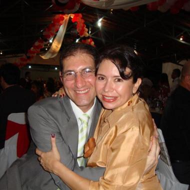 Carlos R Gil V