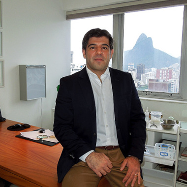 Dr. Guilherme Bussade - Cirurgia Plastica