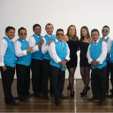 Elena Nicoletti orquesta y show Internacional