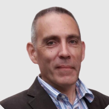 Mike Evans di English Professionals