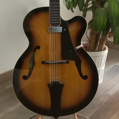 Deneuville Guitares