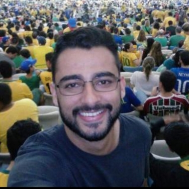 Profissional: Rafael Reis