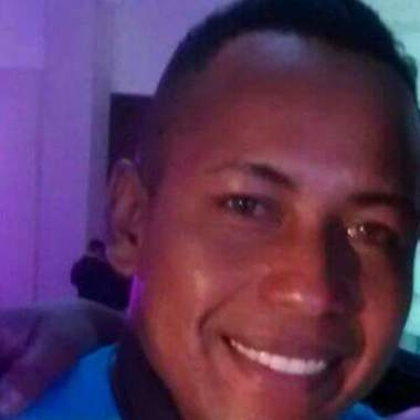 Profesor de salsa, bachata y coreografía.