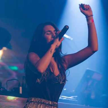 Cantora Lívia Vigil