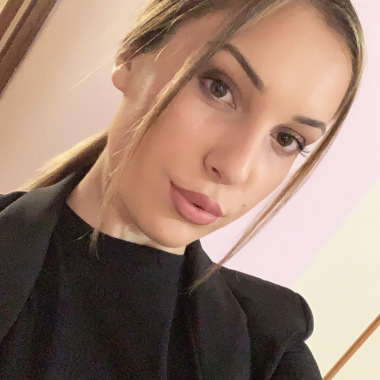 Eleni kwtsh make up artist