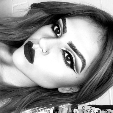 MAKEUP ARTIST
