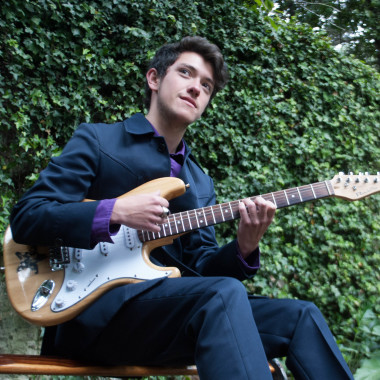 Cantante, Compositor, Tutor de Musica