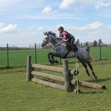 Maeva - Cavalière et Monitrice d'Équitation expérimentée