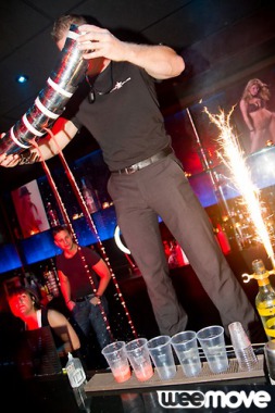Starcruise Show Barmans Jongleurs