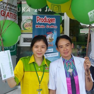 Dokter Gigi Yayak N Susianawati, Sp.Pros