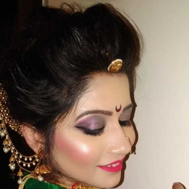 Pratiksha,s makeup artist