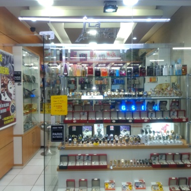 La Eiffel perfumes e relógios