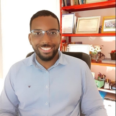 Escola de Inglês Professor Henrique Jose
